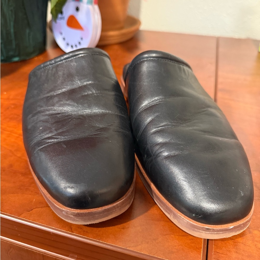 Madewell Black Flat Leather Mules. Size 9